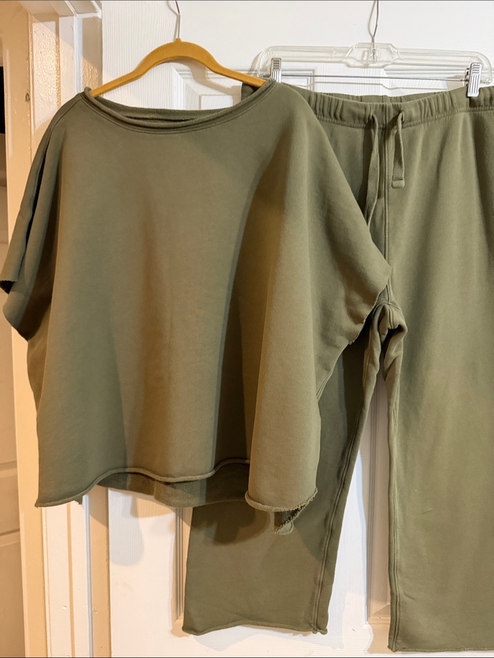 Frank & Eileen Olive Green Travel Set